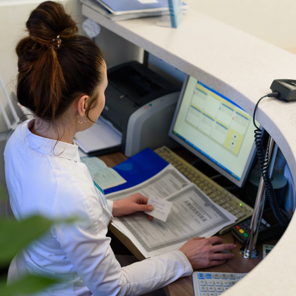 Facturación y Asistente Médico Administrativo Online Abril 2025